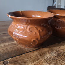 Load image into Gallery viewer, STV31 Brown Pots
