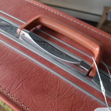 Load image into Gallery viewer, STV23 Vintage Samsonite Suitcase

