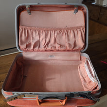 Load image into Gallery viewer, STV23 Vintage Samsonite Suitcase
