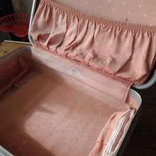 Load image into Gallery viewer, STV23 Vintage Samsonite Suitcase
