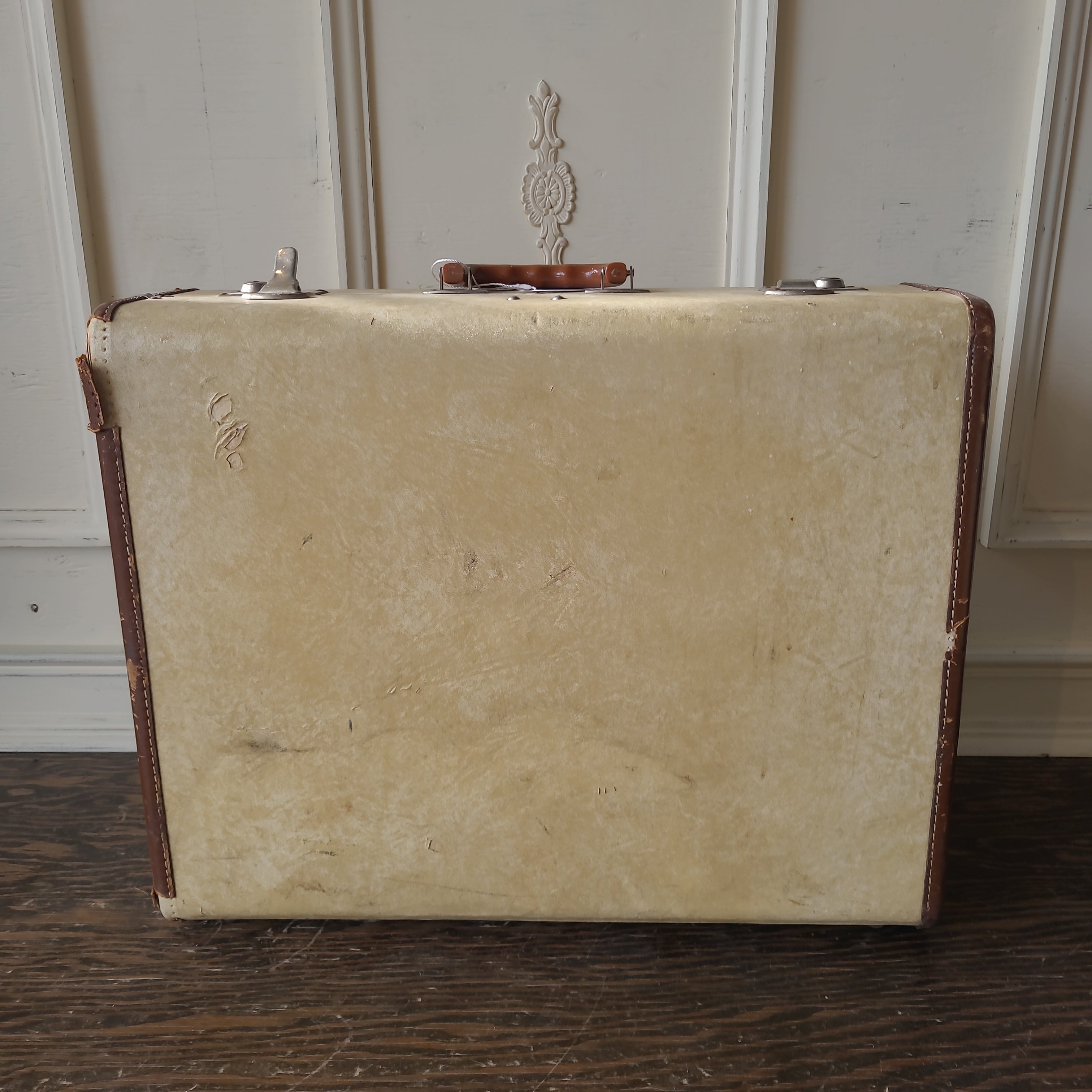 STV24 Vintage Aeropack by McBrine Suitcase Small Town Collective