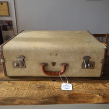Load image into Gallery viewer, STV24 Vintage Aeropack by McBrine Suitcase
