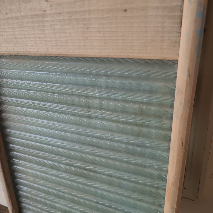 STV6 Antique Glass Washboard