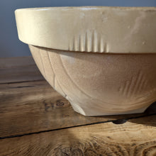 Load image into Gallery viewer, STV9 1940&#39;s Nat Ludwig Square Footed Bowl
