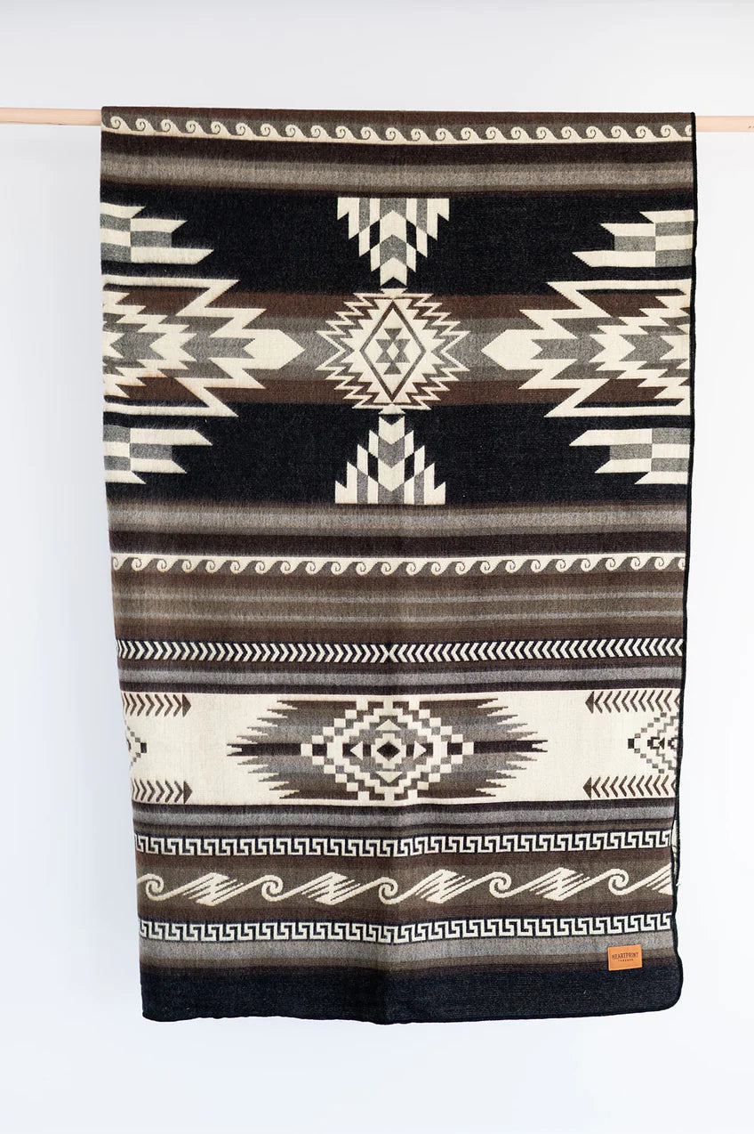 Heart Print Threads Blankets - Queen