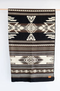 Heart Print Threads Blankets - Queen