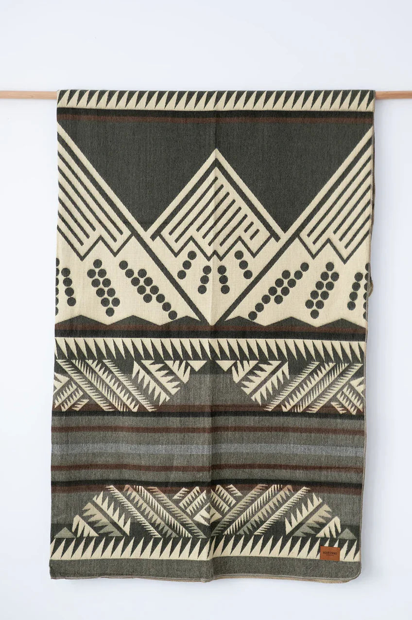 Heart Print Threads Blankets - Queen