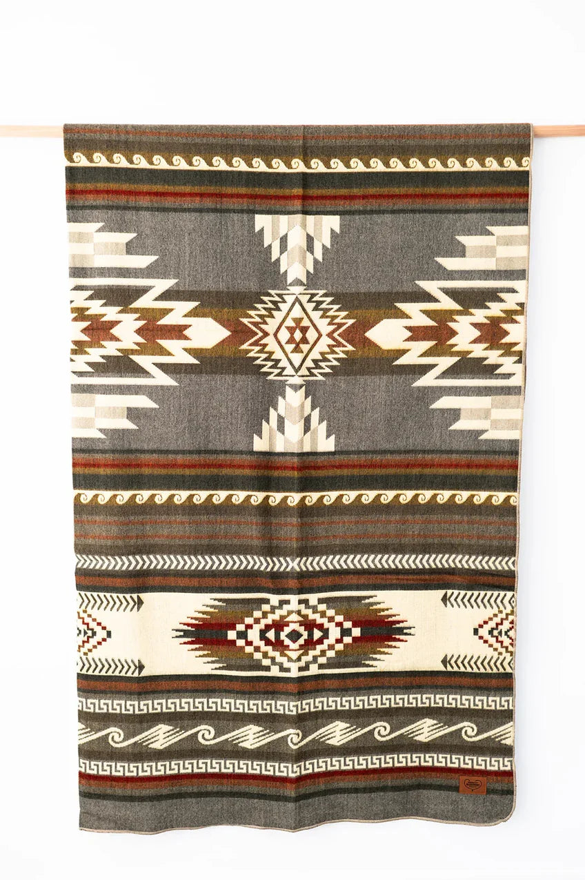Heart Print Threads Blankets - Queen