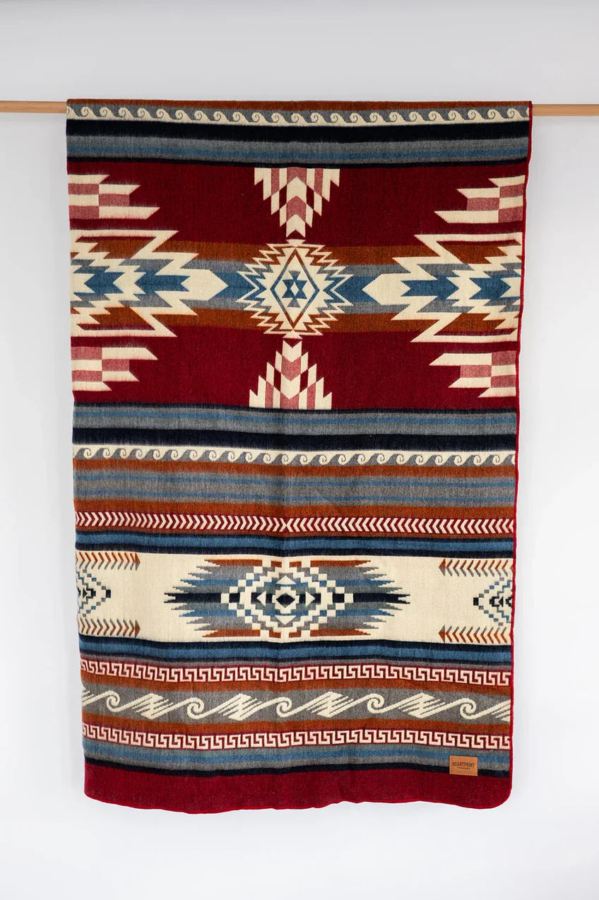 Heart Print Threads Blankets - Queen