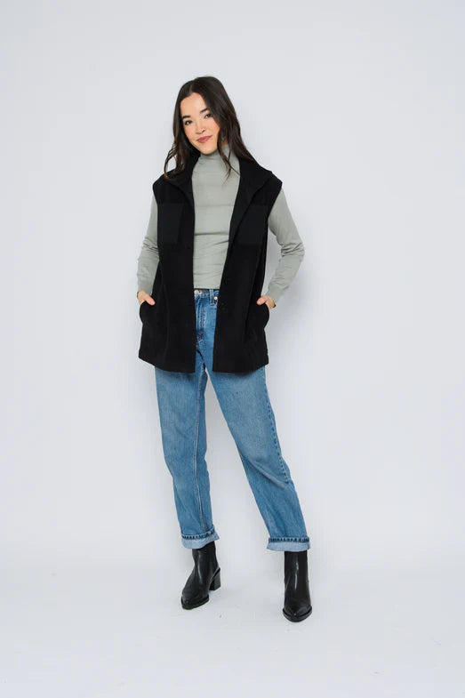 Orb Wren Sherpa Vest-Black