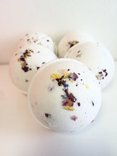 Load image into Gallery viewer, Soco Soaps Bathbomb
